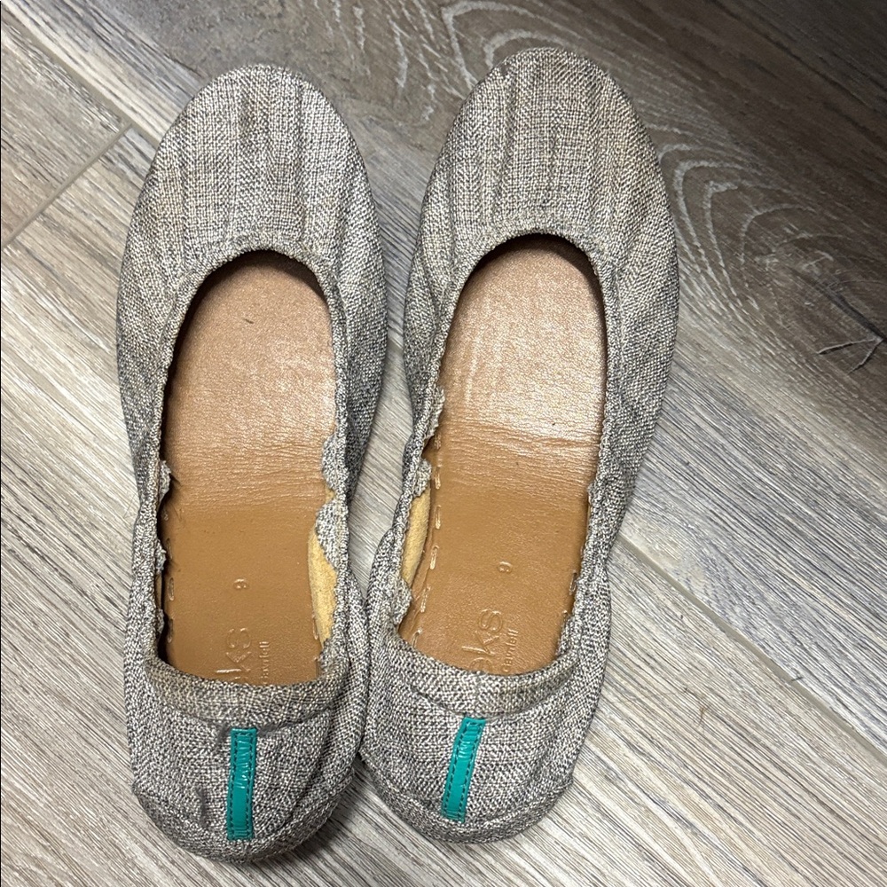 Tieks Women's Flats in Textured Gray with Teal Accent